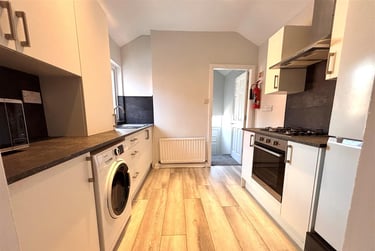 3 bed flat, Lavender Gardens, Jesmond, Newcastle, NE23DD - Image 3